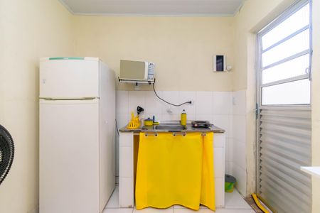 Cozinha de kitnet/studio para alugar com 1 quarto, 28m² em Cidade Continental, São Paulo