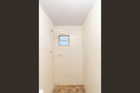 Banheiro de kitnet/studio para alugar com 1 quarto, 28m² em Cidade Continental, São Paulo