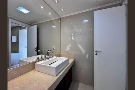 Apartamento para alugar com 160m², 3 quartos e 2 vagasBanheiro Suíte 1