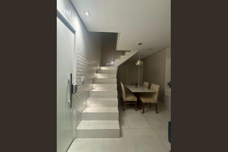 Apartamento à venda com 113m², 3 quartos e 2 vagasEscada