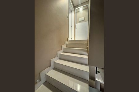 Apartamento à venda com 113m², 3 quartos e 2 vagasEscada