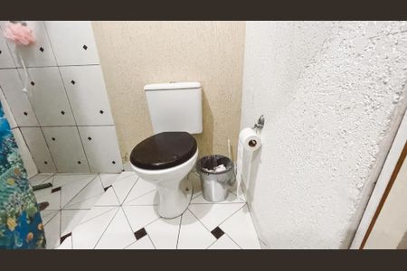 Casa à venda com 140m², 4 quartos e 2 vagasBanheiro da Suíte