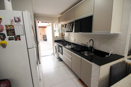 Casa à venda com 60m², 2 quartos e 2 vagas Casa à venda com 60m², 2 quartos e 2 vagasCozinha e Área de Serviço