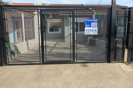 Casa à venda com 60m², 2 quartos e 2 vagas Casa à venda com 60m², 2 quartos e 2 vagasFachada