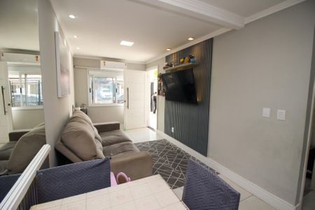 Casa à venda com 60m², 2 quartos e 2 vagas Casa à venda com 60m², 2 quartos e 2 vagasSala