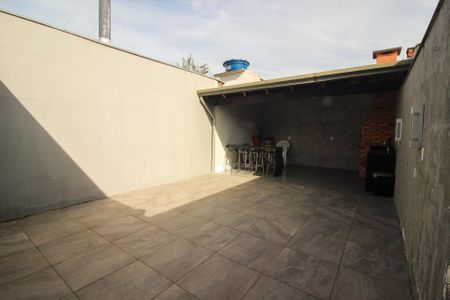 Casa à venda com 60m², 2 quartos e 2 vagas Casa à venda com 60m², 2 quartos e 2 vagasQuintal