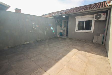 Casa à venda com 60m², 2 quartos e 2 vagas Casa à venda com 60m², 2 quartos e 2 vagasQuintal