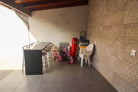 Varanda de casa à venda com 2 quartos, 60m² em Hípica, Porto Alegre