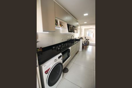 Casa à venda com 60m², 2 quartos e 2 vagas Casa à venda com 60m², 2 quartos e 2 vagasCozinha e Área de Serviço