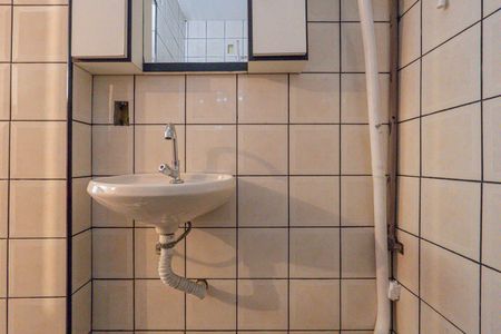 Banheiro de kitnet/studio para alugar com 1 quarto, 30m² em Paraíso, São Paulo