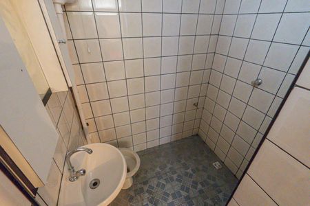 Banheiro de kitnet/studio para alugar com 1 quarto, 30m² em Paraíso, São Paulo