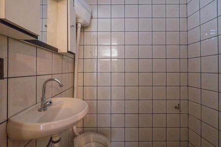 Banheiro de kitnet/studio para alugar com 1 quarto, 30m² em Paraíso, São Paulo