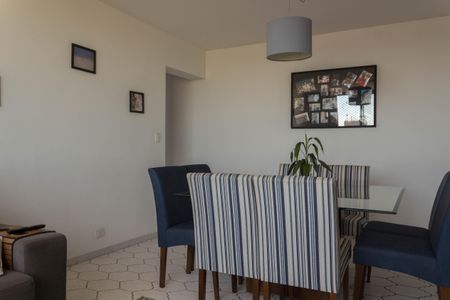 Apartamento à venda com 90m², 2 quartos e 1 vaga Apartamento à venda com 90m², 2 quartos e 1 vagaSala