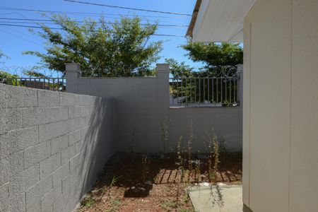 Casa de condomínio para alugar com 60m², 2 quartos e 2 vagasQuintal