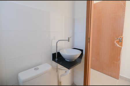 Casa de condomínio para alugar com 60m², 2 quartos e 2 vagasBanheiro da Suíte