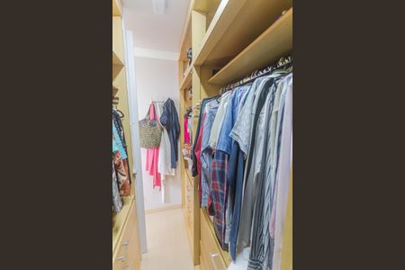 Apartamento à venda com 225m², 3 quartos e 4 vagasCloset da Suíte 2 