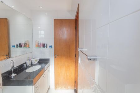 Apartamento à venda com 225m², 3 quartos e 4 vagasBanheiro da Suíte 1