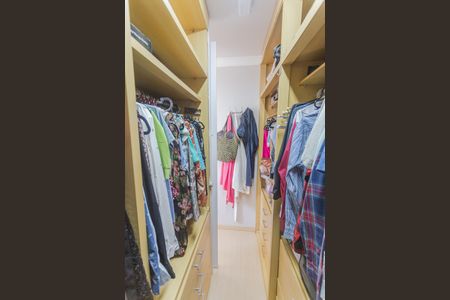 Apartamento à venda com 225m², 3 quartos e 4 vagasCloset da Suíte 2 