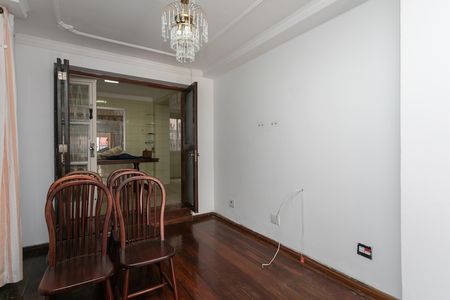 Casa à venda com 500m², 4 quartos e 3 vagas Casa à venda com 500m², 4 quartos e 3 vagasSala de jantar