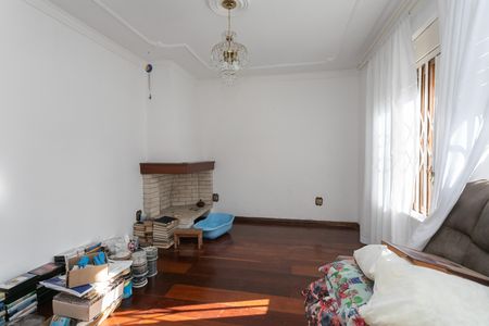 Casa à venda com 500m², 4 quartos e 3 vagas Casa à venda com 500m², 4 quartos e 3 vagasSala