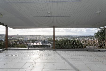Casa à venda com 500m², 4 quartos e 3 vagas Casa à venda com 500m², 4 quartos e 3 vagasTerraço