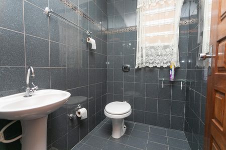 Casa à venda com 500m², 4 quartos e 3 vagas Casa à venda com 500m², 4 quartos e 3 vagasLavabo