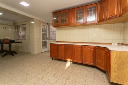 Casa à venda com 500m², 4 quartos e 3 vagas Casa à venda com 500m², 4 quartos e 3 vagasCozinha