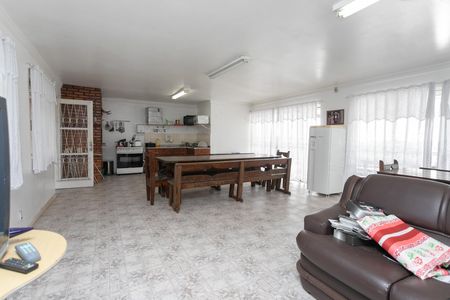 Casa à venda com 500m², 4 quartos e 3 vagas Casa à venda com 500m², 4 quartos e 3 vagasTerraço