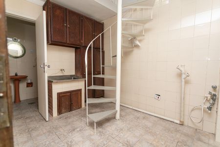 Casa à venda com 500m², 4 quartos e 3 vagas Casa à venda com 500m², 4 quartos e 3 vagasÁrea de Serviço
