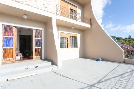 Casa à venda com 500m², 4 quartos e 3 vagas Casa à venda com 500m², 4 quartos e 3 vagasSacada da sala