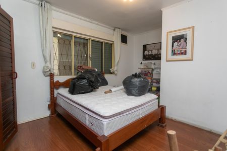 Casa à venda com 500m², 4 quartos e 3 vagas Casa à venda com 500m², 4 quartos e 3 vagasSuite 1