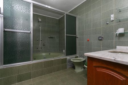Casa à venda com 500m², 4 quartos e 3 vagas Casa à venda com 500m², 4 quartos e 3 vagasBanheiro