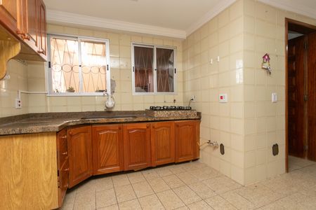 Casa à venda com 500m², 4 quartos e 3 vagas Casa à venda com 500m², 4 quartos e 3 vagasCozinha