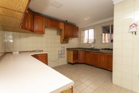 Casa à venda com 500m², 4 quartos e 3 vagas Casa à venda com 500m², 4 quartos e 3 vagasCozinha