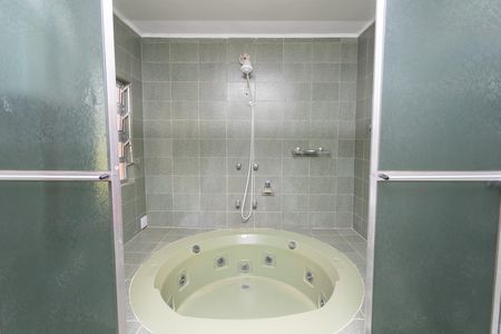 Casa à venda com 500m², 4 quartos e 3 vagas Casa à venda com 500m², 4 quartos e 3 vagasBanheiro