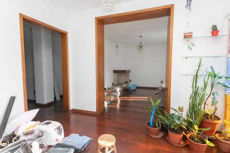 Casa à venda com 500m², 4 quartos e 3 vagas Casa à venda com 500m², 4 quartos e 3 vagasSala