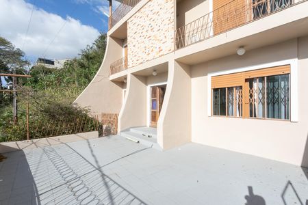 Casa à venda com 500m², 4 quartos e 3 vagas Casa à venda com 500m², 4 quartos e 3 vagasSacada da sala