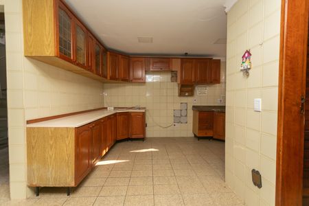 Casa à venda com 500m², 4 quartos e 3 vagas Casa à venda com 500m², 4 quartos e 3 vagasCozinha