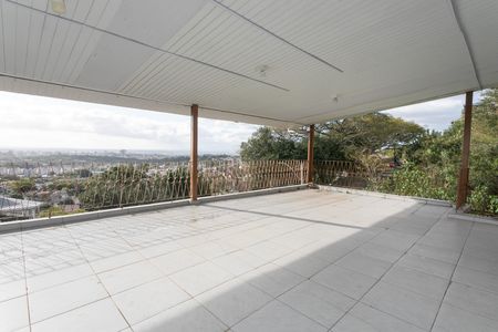 Casa à venda com 500m², 4 quartos e 3 vagas Casa à venda com 500m², 4 quartos e 3 vagasTerraço