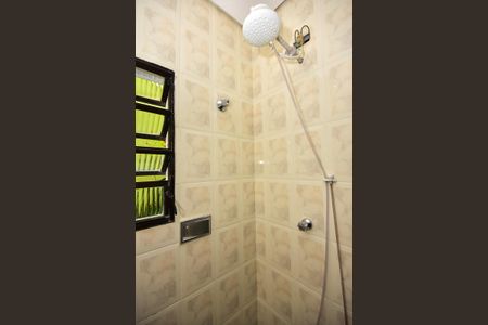 Casa à venda com 125m², 3 quartos e 2 vagasChuveiro do Banheiro da Suíte