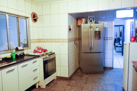 Casa à venda com 151m², 4 quartos e 3 vagas Casa à venda com 151m², 4 quartos e 3 vagasCozinha