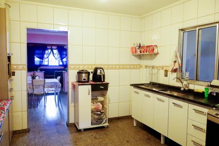 Casa à venda com 151m², 4 quartos e 3 vagas Casa à venda com 151m², 4 quartos e 3 vagasCozinha
