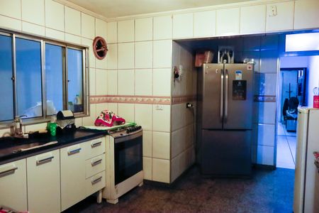 Casa à venda com 151m², 4 quartos e 3 vagas Casa à venda com 151m², 4 quartos e 3 vagasCozinha