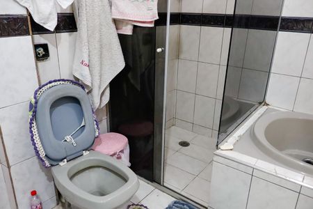 Casa à venda com 151m², 4 quartos e 3 vagas Casa à venda com 151m², 4 quartos e 3 vagasBanheiro da Suíte 2
