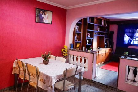 Casa à venda com 151m², 4 quartos e 3 vagas Casa à venda com 151m², 4 quartos e 3 vagasSala