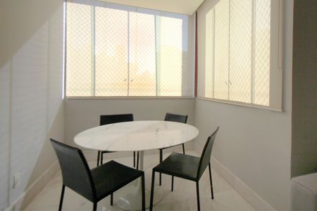 Varanda coberta da Sala de apartamento para alugar com 3 quartos, 100m² em Carmo, Belo Horizonte