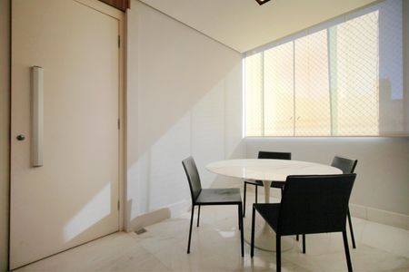Varanda coberta da Sala de apartamento para alugar com 3 quartos, 100m² em Carmo, Belo Horizonte