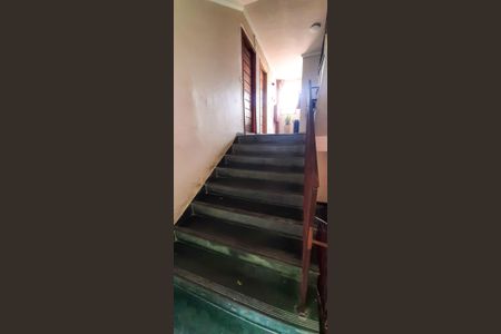 Apartamento à venda com 58m², 2 quartos e 1 vaga Apartamento à venda com 58m², 2 quartos e 1 vagaEscada