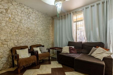 Casa à venda com 115m², 3 quartos e 2 vagasSala