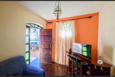 Casa à venda com 360m², 6 quartos e 6 vagas Casa à venda com 360m², 6 quartos e 6 vagasSala